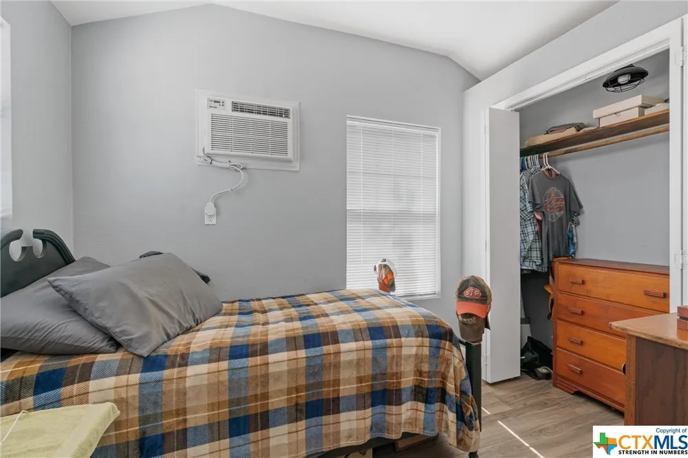 459 County Road 450 Thorndale, TX 76577