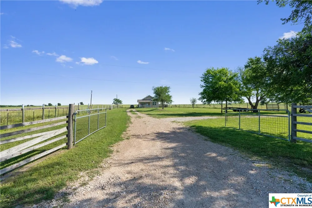 459 County Road 450 Thorndale, TX 76577