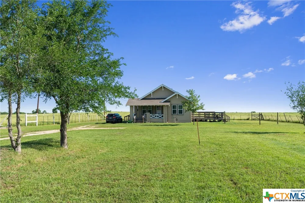459 County Road 450 Thorndale, TX 76577