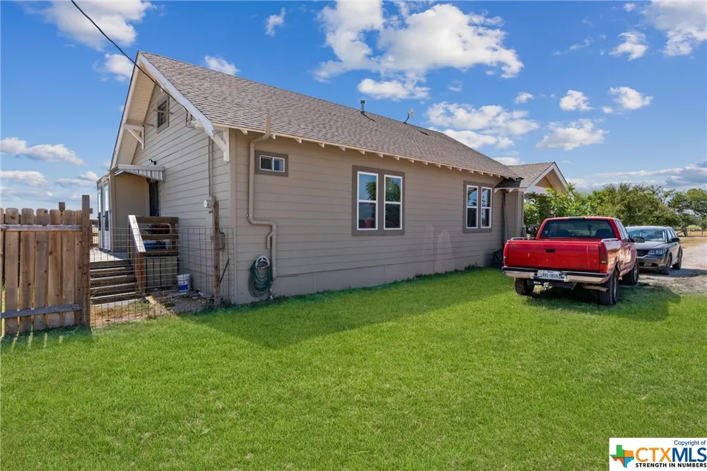 459 County Road 450 Thorndale, TX 76577