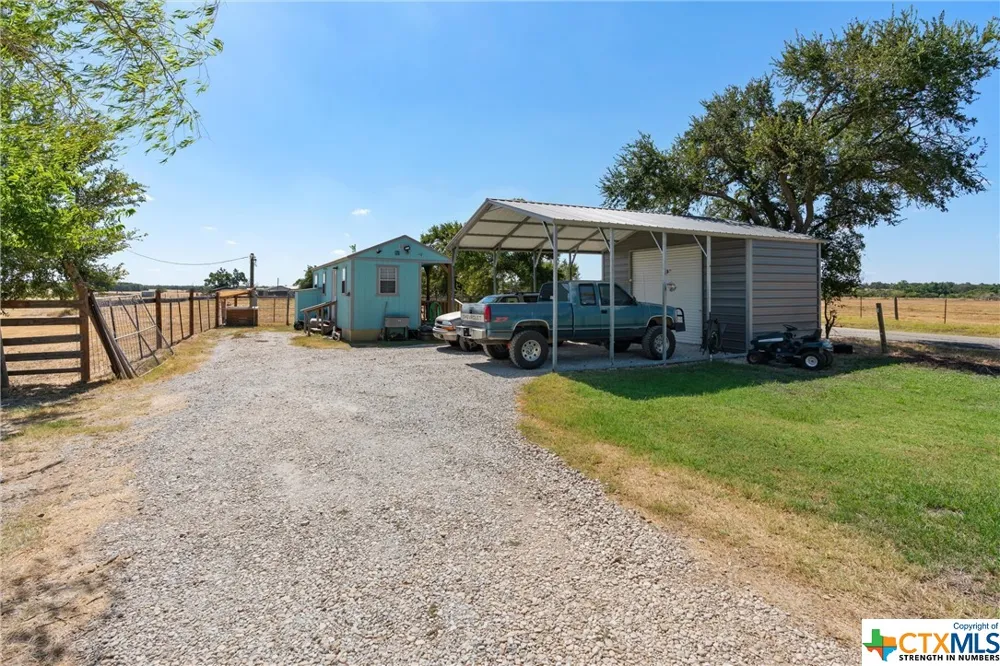 459 County Road 450 Thorndale, TX 76577