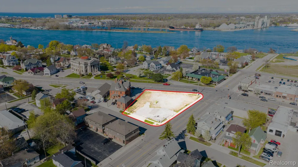 805 PINE GROVE AVENUE Port Huron City, MI 48060