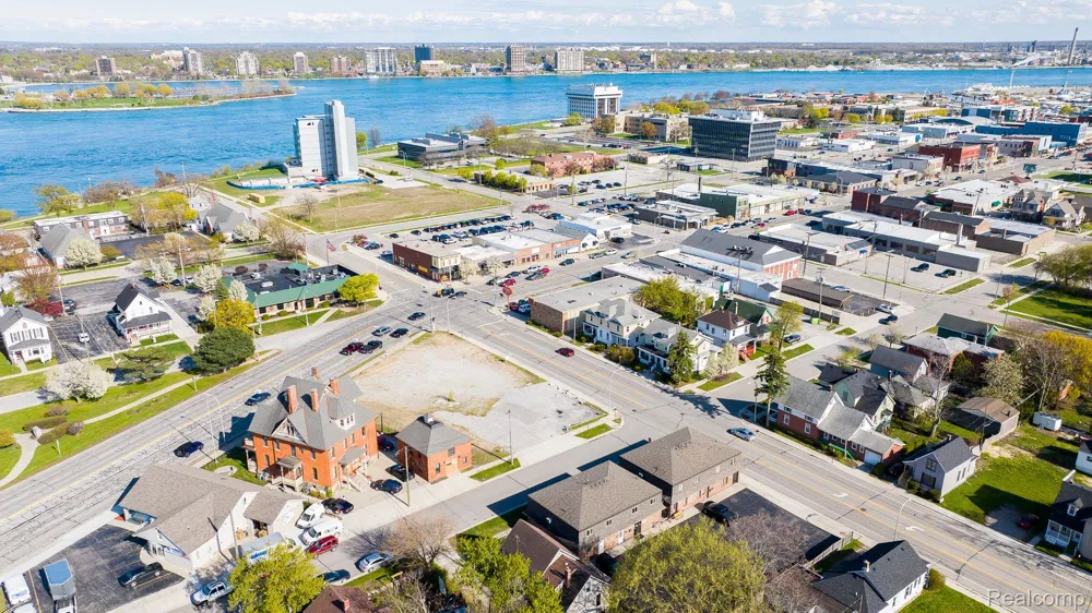 805 PINE GROVE AVENUE Port Huron City, MI 48060