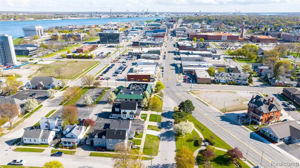 805 PINE GROVE AVENUE Port Huron City, MI 48060