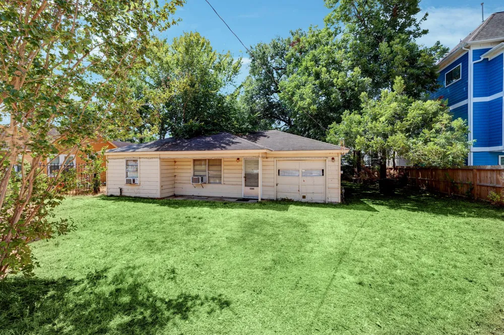 1124 W 23rd Street Houston, TX 77008