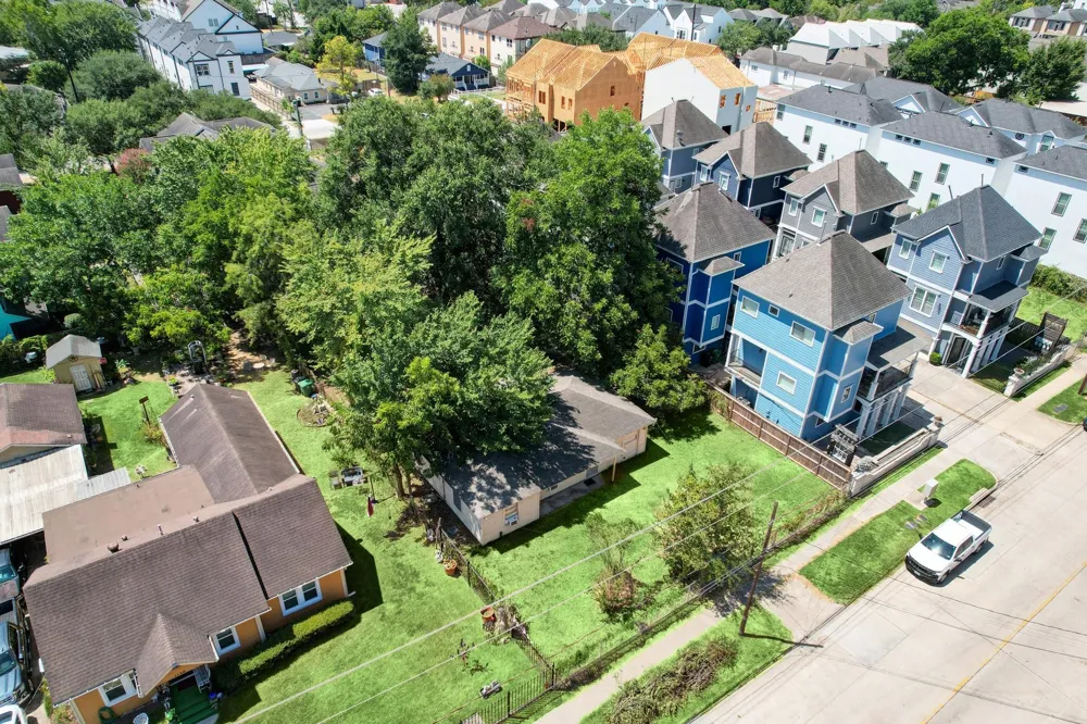 1124 W 23rd Street Houston, TX 77008