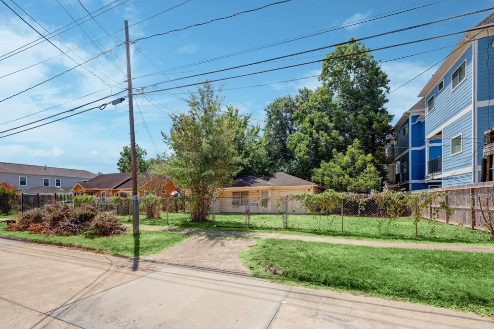 1124 W 23rd Street Houston, TX 77008