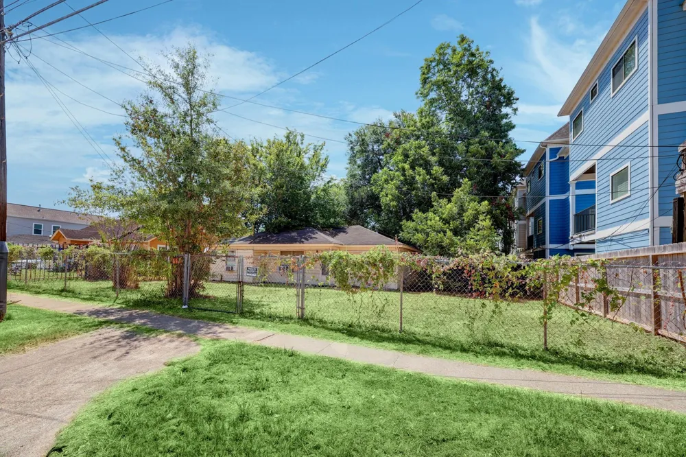 1124 W 23rd Street Houston, TX 77008