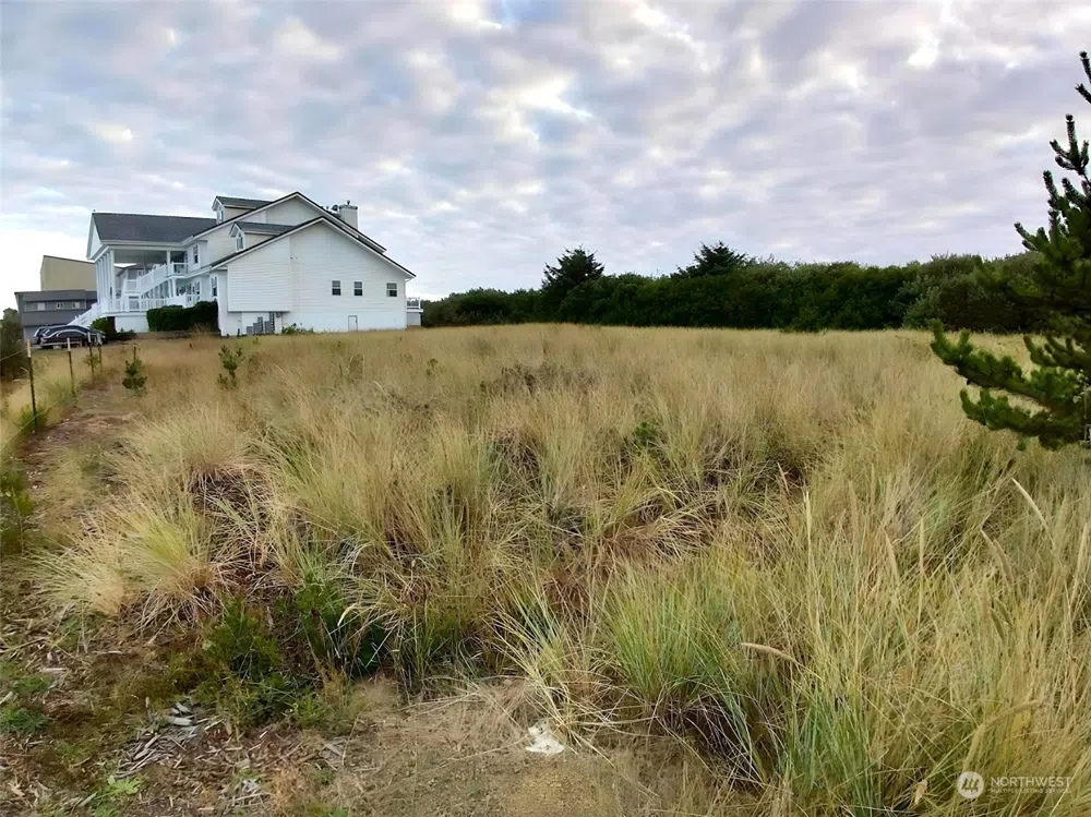 863 Ocean Shores Boulevard NW