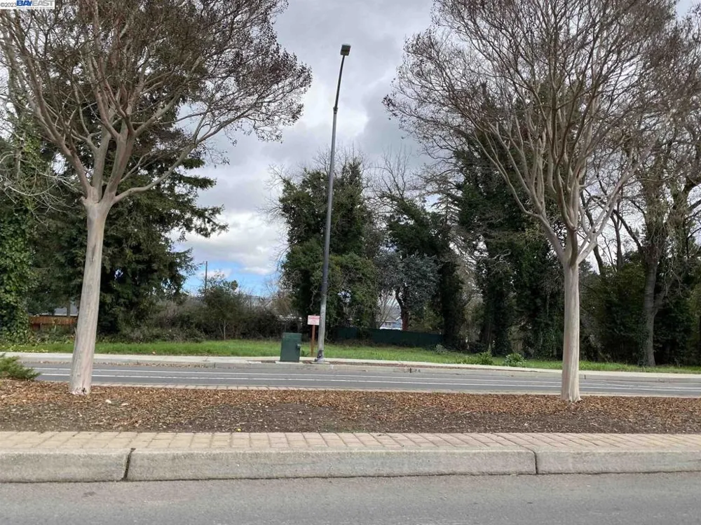 1698 D Street Napa, CA 94559