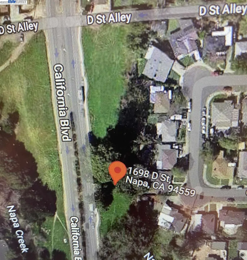 1698 D Street Napa, CA 94559