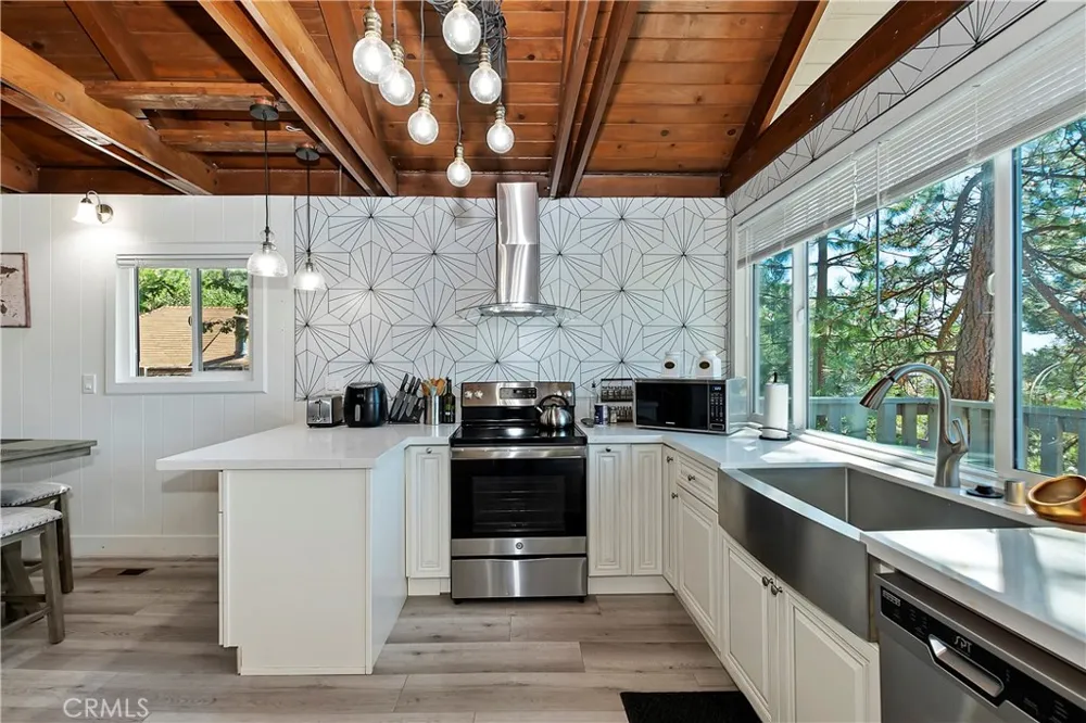 33026 Donner Lane Arrowbear, CA 92382