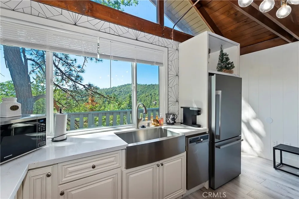 33026 Donner Lane Arrowbear, CA 92382