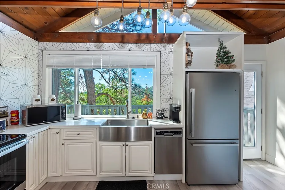 33026 Donner Lane Arrowbear, CA 92382