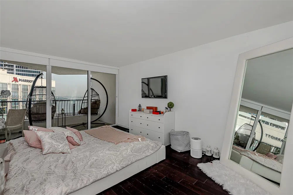 555 NE 15th St #32E Miami, FL 33132