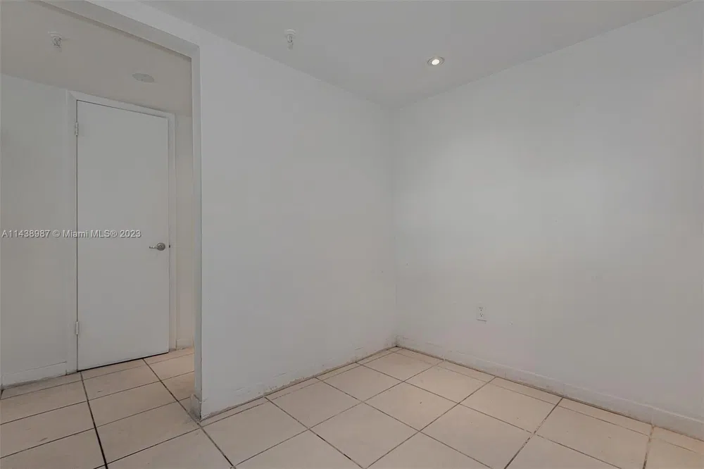 555 NE 15th St #32E Miami, FL 33132