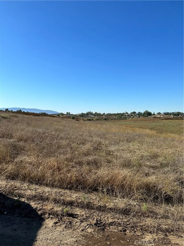 48 Mazoe Street Winchester, CA 92596