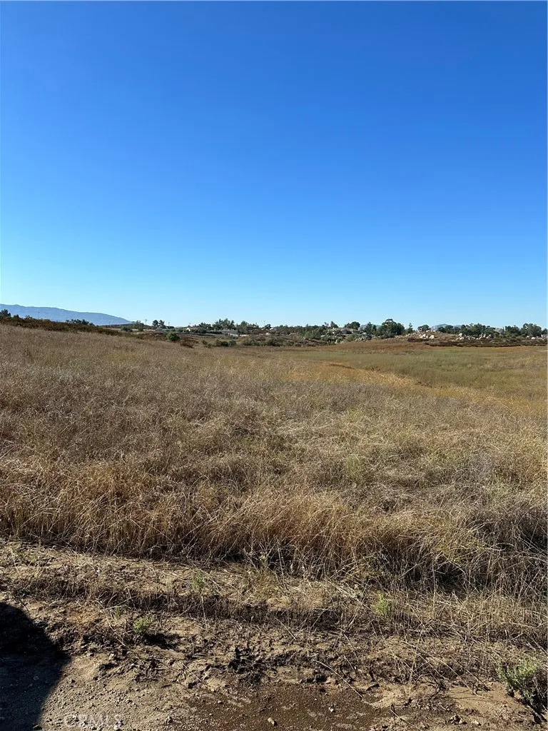 48 Mazoe Street Winchester, CA 92596