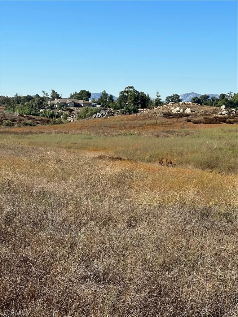 48 Mazoe Street Winchester, CA 92596