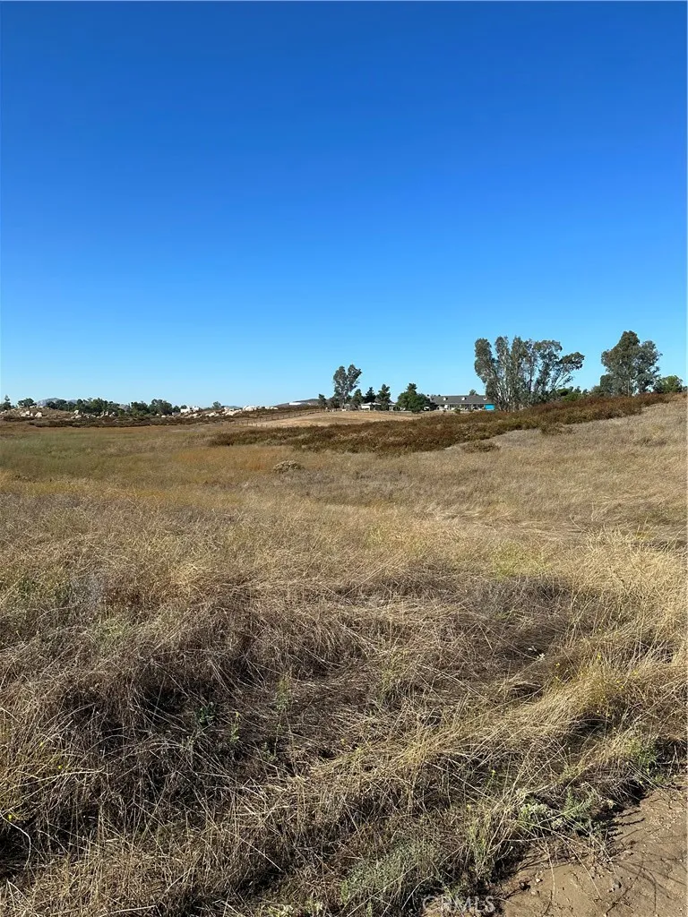 48 Mazoe Street Winchester, CA 92596