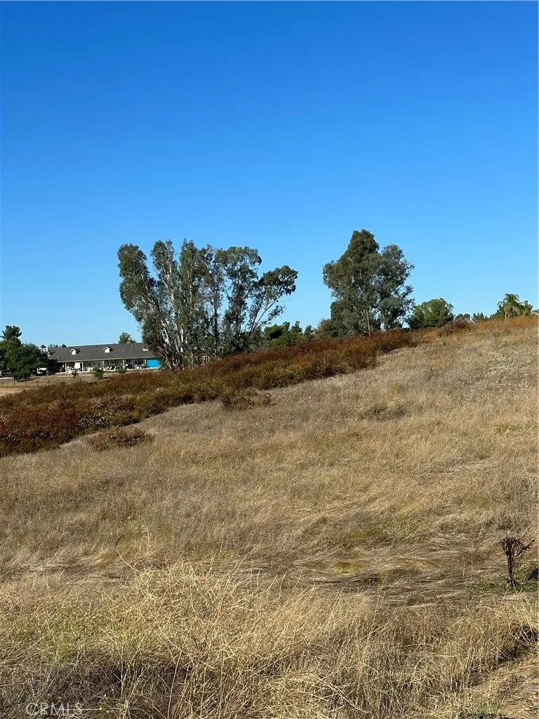 48 Mazoe Street Winchester, CA 92596