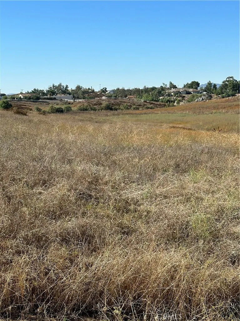 48 Mazoe Street Winchester, CA 92596