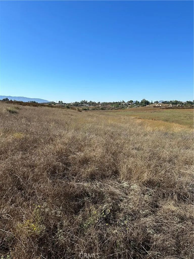 48 Mazoe Street Winchester, CA 92596