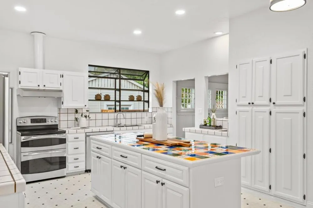 376 Pettis Avenue Mountain View, CA 94041