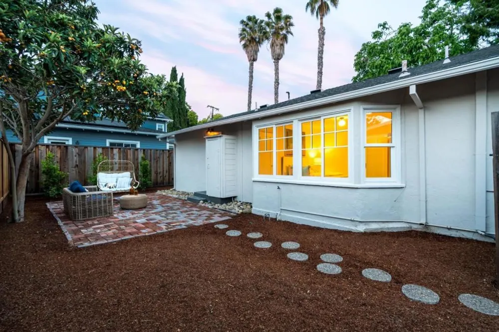 376 Pettis Avenue Mountain View, CA 94041