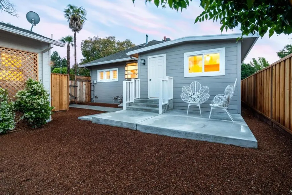 376 Pettis Avenue Mountain View, CA 94041