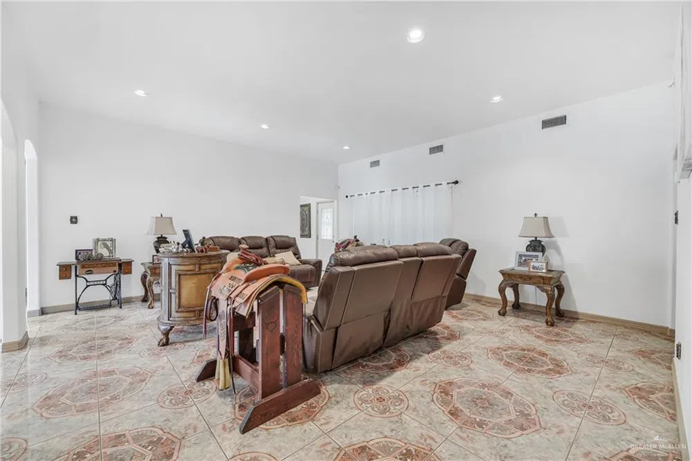 1069 E Alpha Street Roma, TX 78584