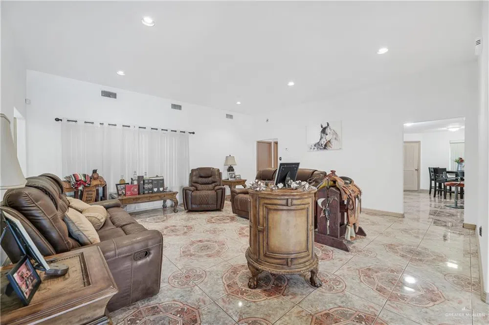 1069 E Alpha Street Roma, TX 78584