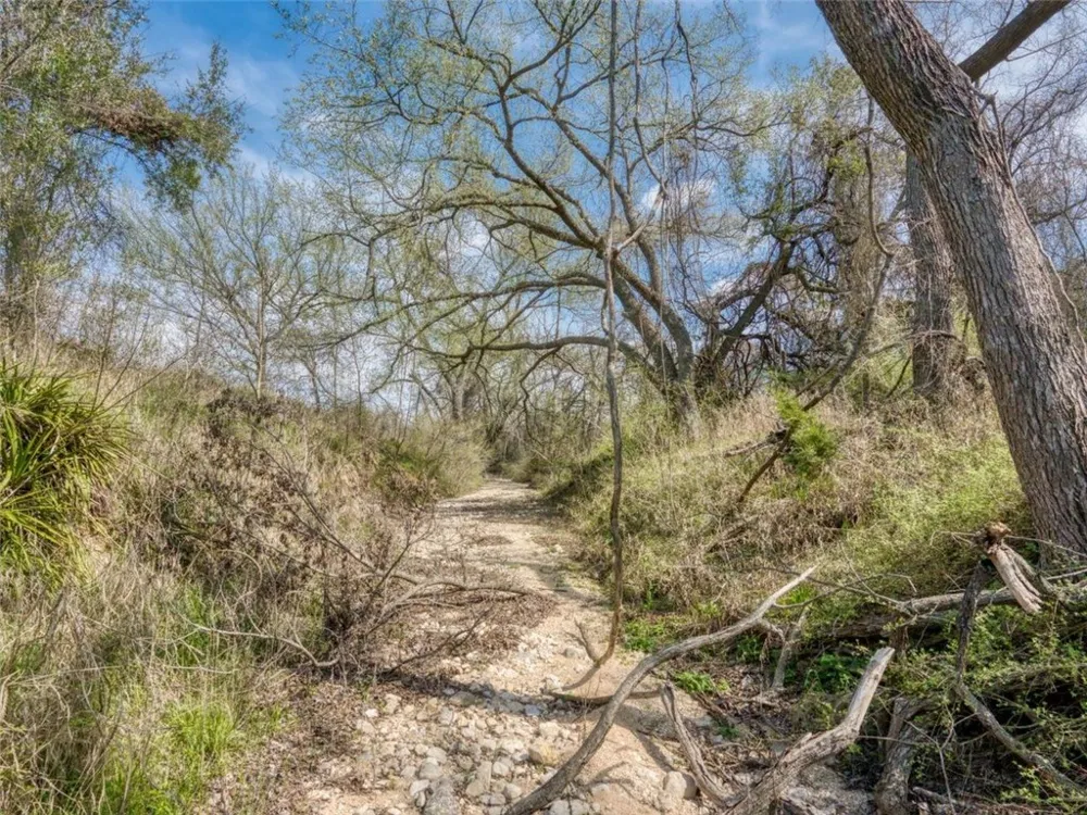 8530 E Hwy. 71 Highway Spicewood, TX 78669
