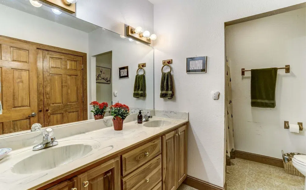 76 Hollyanne Pond RD Hayesville, NC 28904
