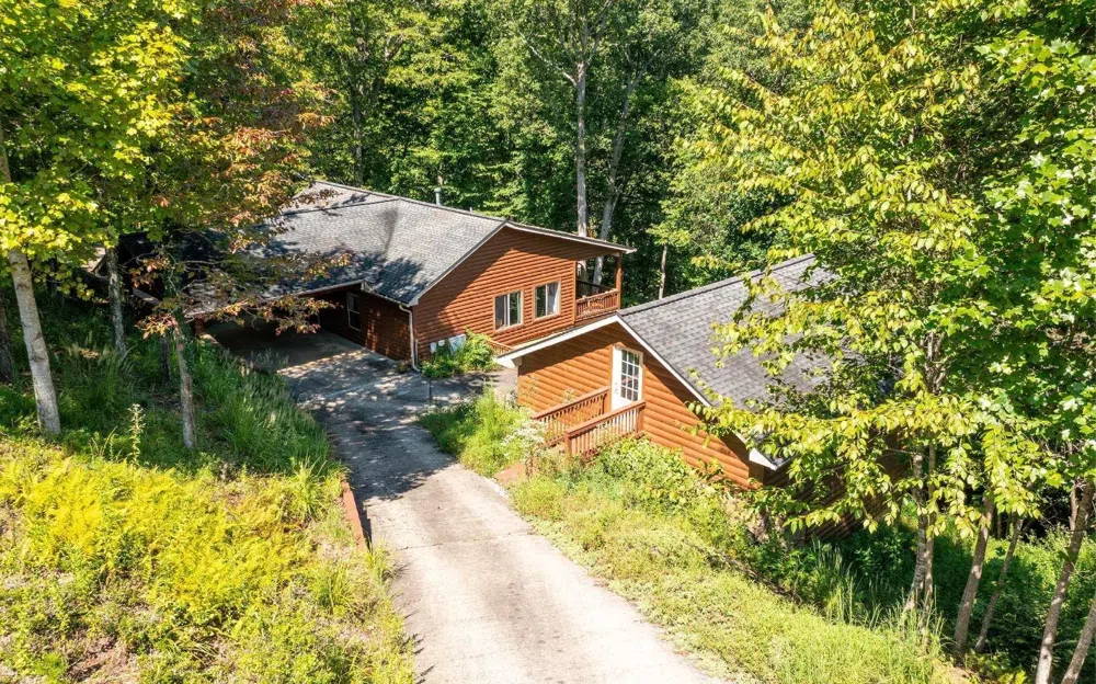 76 Hollyanne Pond RD Hayesville, NC 28904