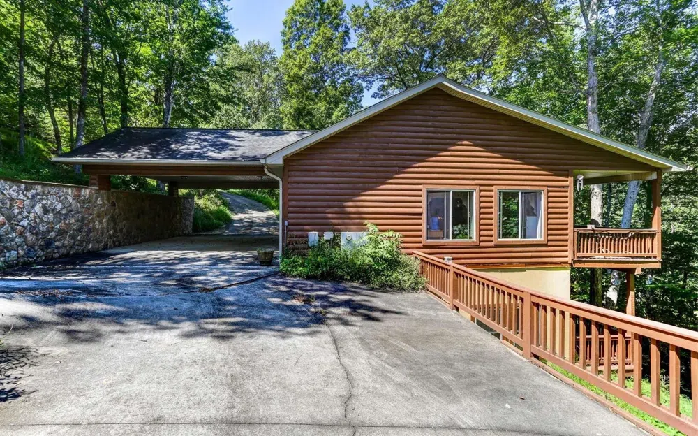 76 Hollyanne Pond RD Hayesville, NC 28904