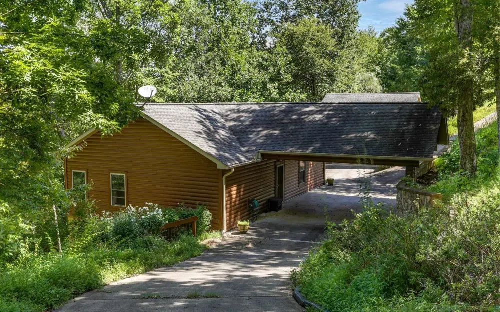 76 Hollyanne Pond RD Hayesville, NC 28904