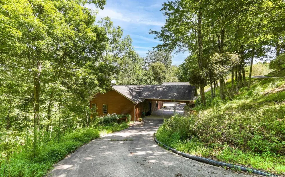 76 Hollyanne Pond RD Hayesville, NC 28904