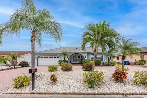 910 CHIPAWAY DRIVE