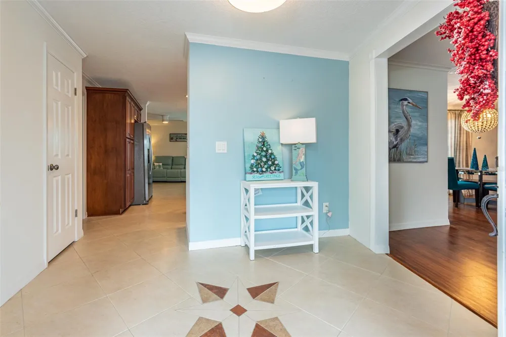 910 CHIPAWAY DRIVE Apollo Beach, FL 33572