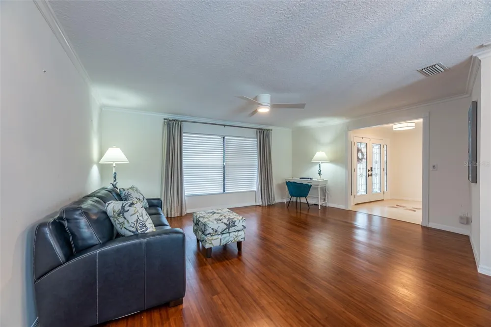 910 CHIPAWAY DRIVE Apollo Beach, FL 33572