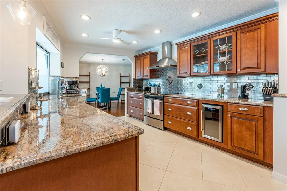 910 CHIPAWAY DRIVE Apollo Beach, FL 33572