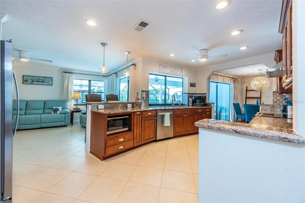 910 CHIPAWAY DRIVE Apollo Beach, FL 33572