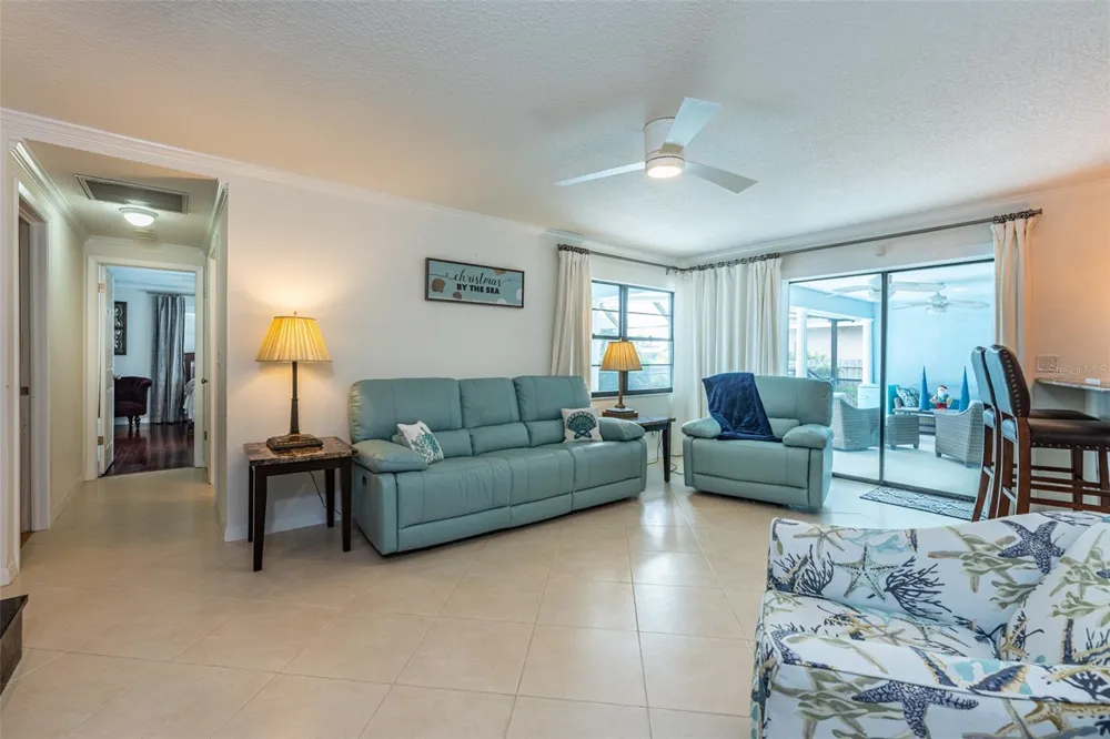 910 CHIPAWAY DRIVE Apollo Beach, FL 33572