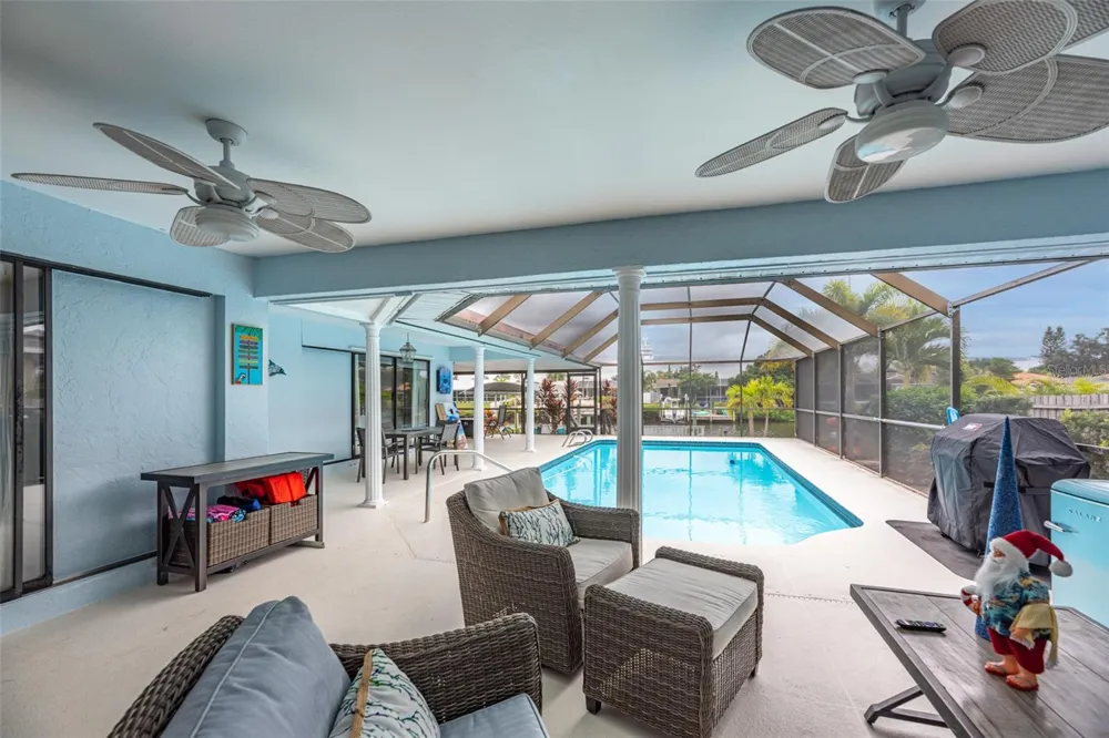 910 CHIPAWAY DRIVE Apollo Beach, FL 33572