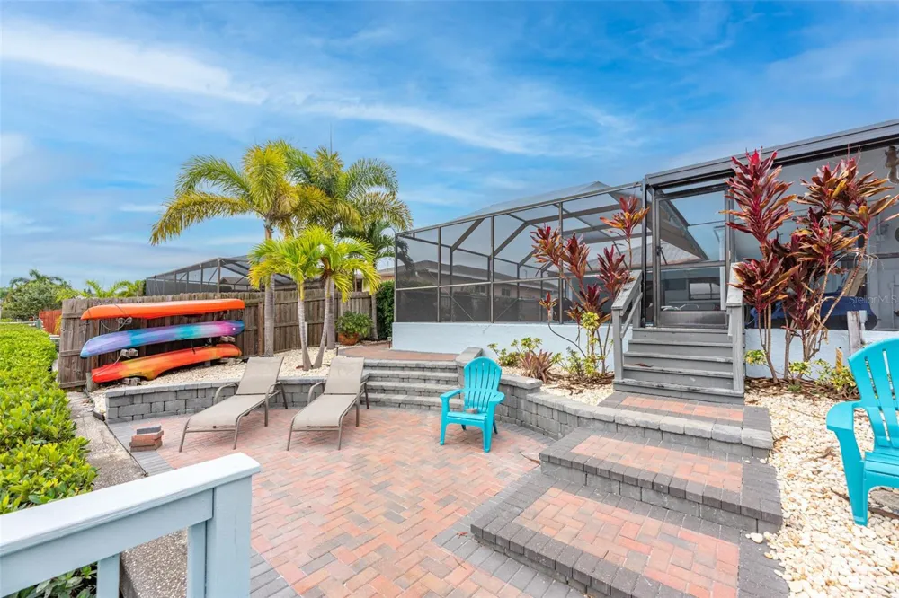 910 CHIPAWAY DRIVE Apollo Beach, FL 33572