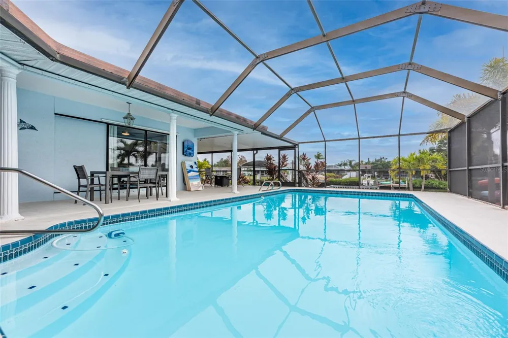 910 CHIPAWAY DRIVE Apollo Beach, FL 33572