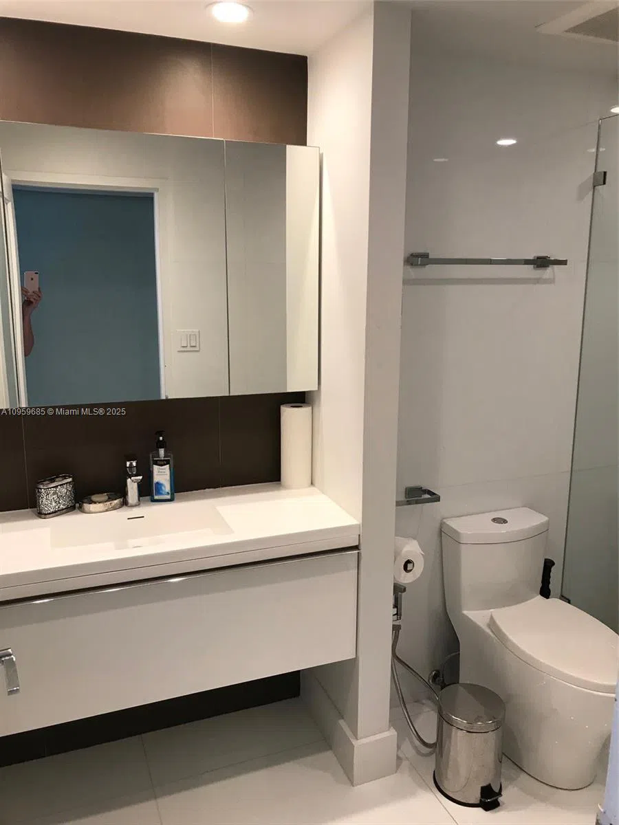 100 Lincoln Rd #719 Miami Beach, FL 33139