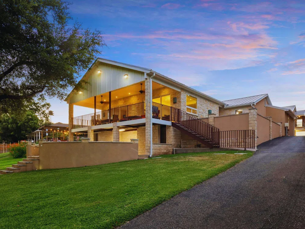 2916 River Oaks Drive