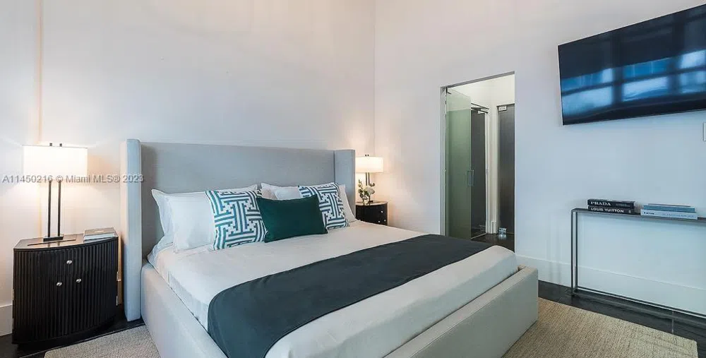 2001 Biscayne Blvd #2104 Miami, FL 33137